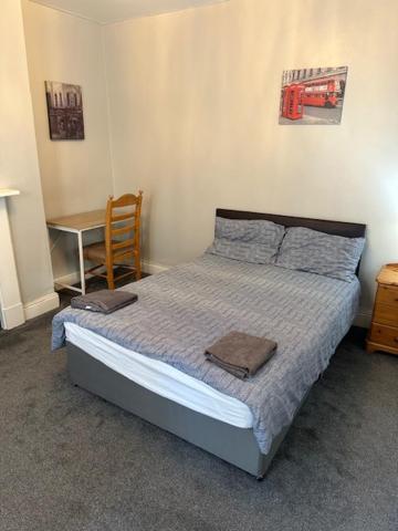 Апартаменты Luton Town House Near Airport Экстерьер фото