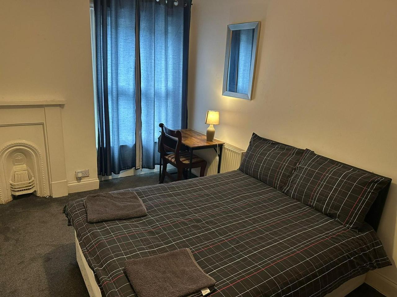 Апартаменты Luton Town House Near Airport Экстерьер фото