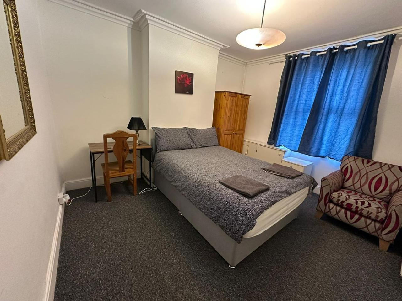Апартаменты Luton Town House Near Airport Экстерьер фото